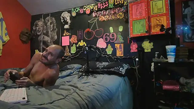 daddyandsplashqueen (Ask my age) - Flash titties