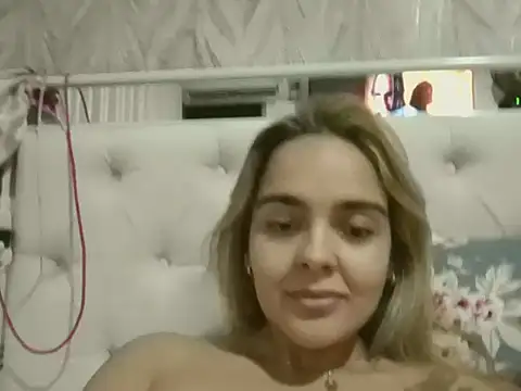 Minarouge12 live cam on StripChat