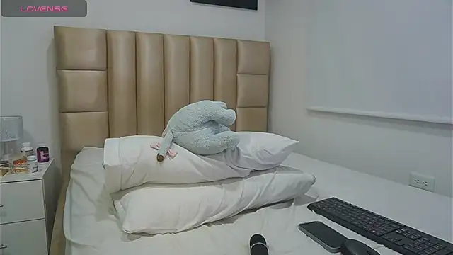 Phiamat_ live cam on StripChat