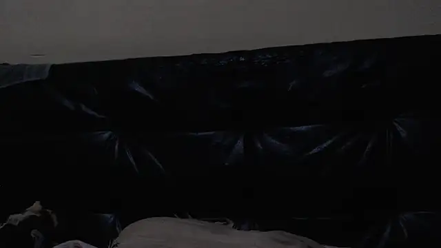 Bustypillows live cam on StripChat