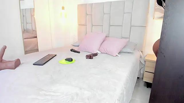 scarlettm08__ live cam on StripChat