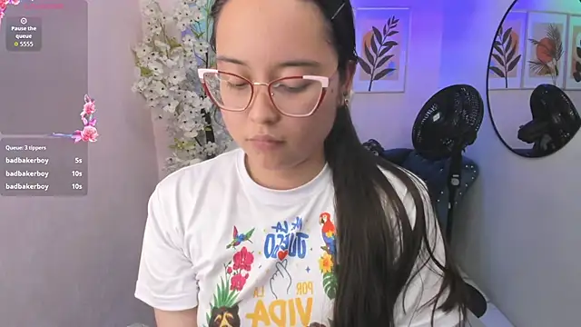 Shady_bug live cam on StripChat