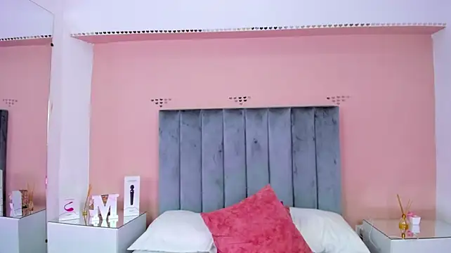 MiaPortmass_ live cam on StripChat