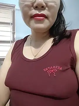 -Titihan- live cam on StripChat