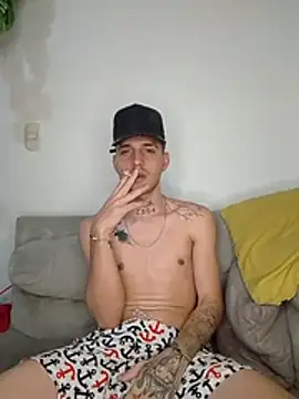 MaxHornyLatin