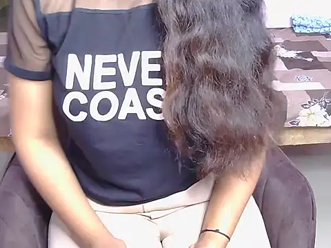 Shivani-19 live cam on StripChat