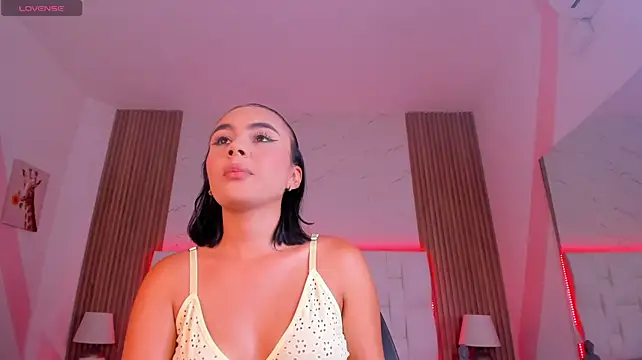 brittany_pearl live cam on StripChat