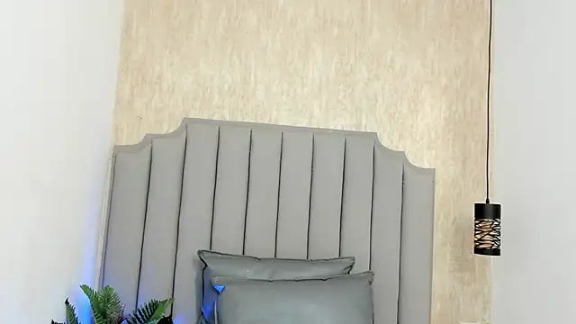 Lin_meliflua_ live cam on StripChat