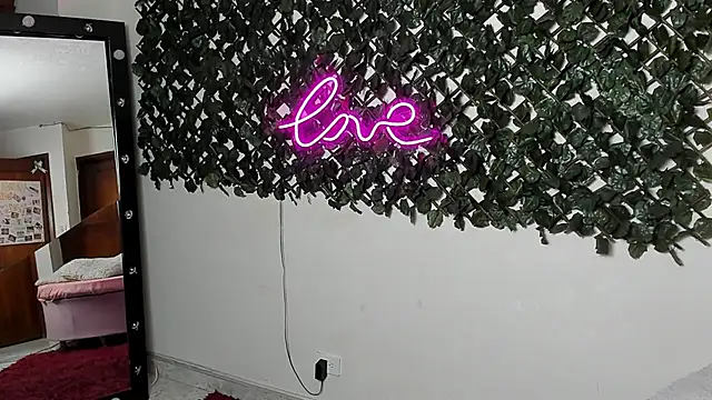 BiancaPino live cam on StripChat