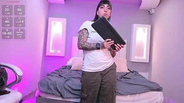 Izzy_Moon_
