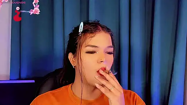 Keira_Fox31 live cam on StripChat
