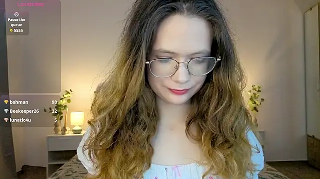 _Shy_bunny_ live cam on StripChat