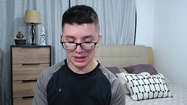 BlackFoXXX69 live cam on StripChat