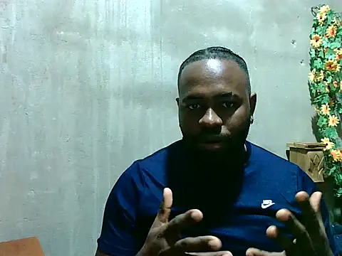 2ocmaxi live cam on StripChat