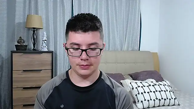 BlackFoXXX69 live cam on StripChat