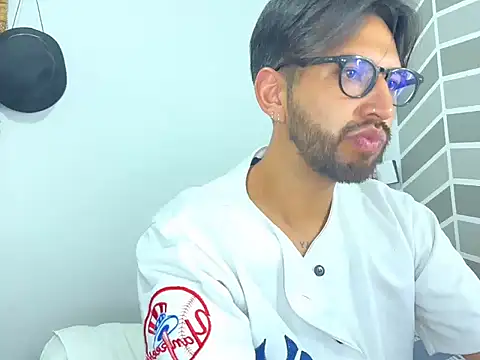thomass1018 live cam preview