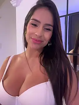 mau_white (F milf) - Show my big tits  GLT 4PHOTOS