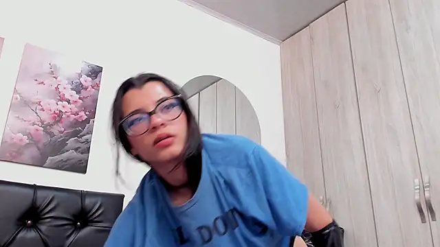 pinky_f00x live cam on StripChat