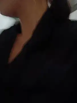 Linda-yiyi live cam on StripChat