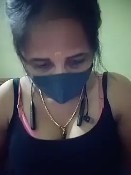 Tamil_Rani- live cam on StripChat