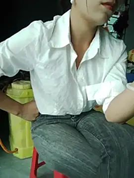 Thobaby112 live cam on StripChat