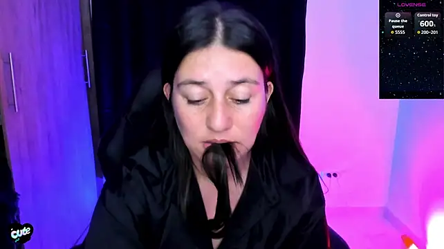 Saskyaa live cam on StripChat
