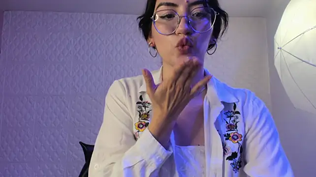 Violetaa_diazz live cam on StripChat