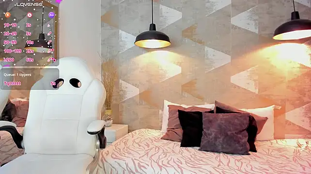 LalilaBrunettee live cam on StripChat