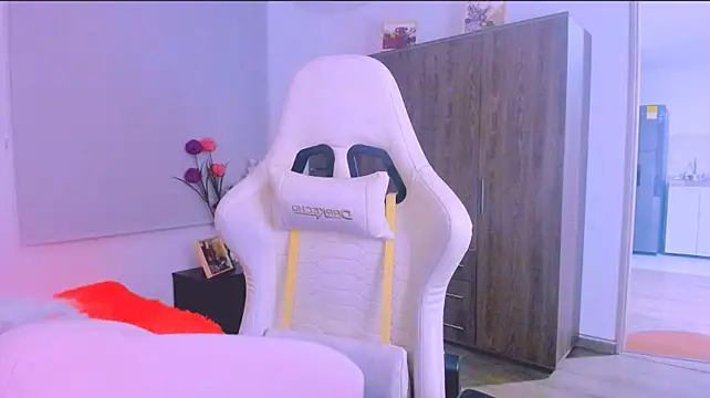 ScarlettMalbec live cam on StripChat