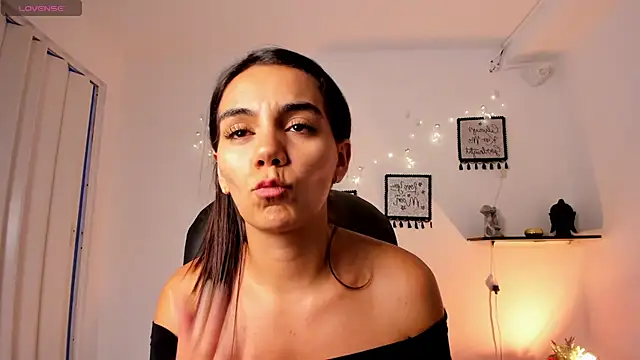 martina_mancini live cam on StripChat
