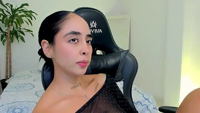 sophierooy22 live cam on StripChat