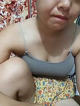 Emma-cutee live cam on StripChat