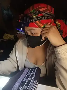 Hiha-nn live cam on StripChat
