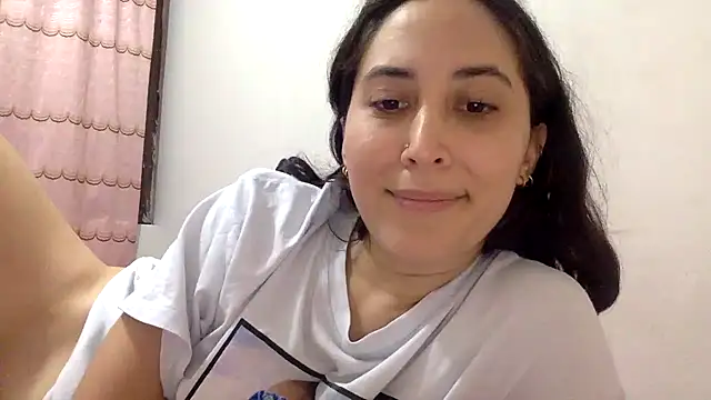 LatinDoll8 webcam
