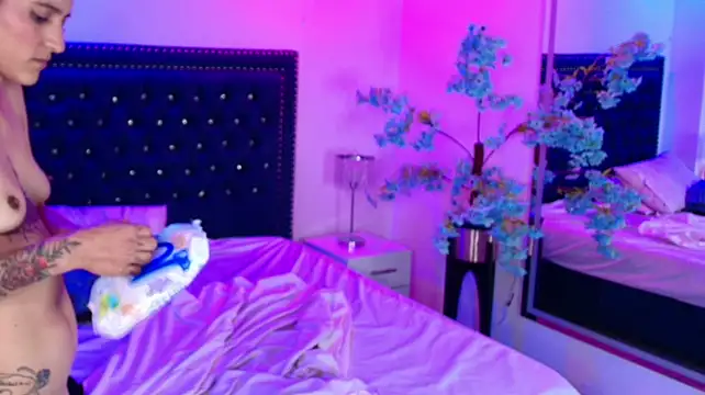 Juliieta_gray live cam on StripChat