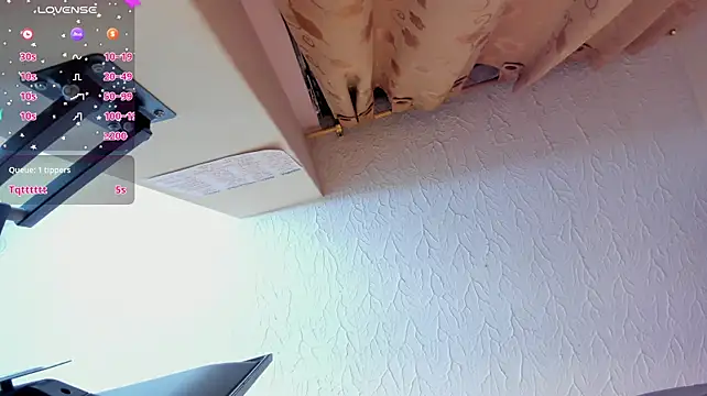 LalilaBrunettee live cam on StripChat
