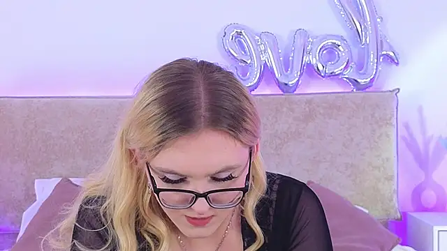 Jules_night live cam on StripChat