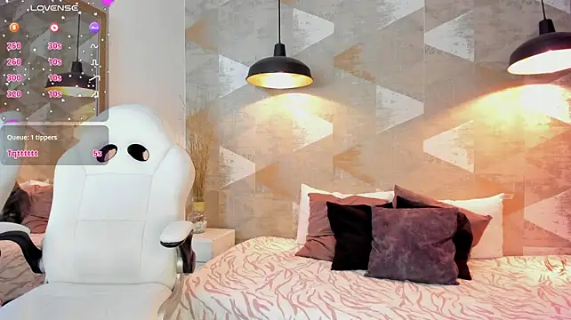 LalilaBrunettee live cam on StripChat