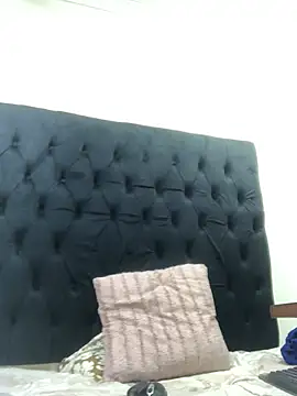 Red_Fruit live cam on StripChat