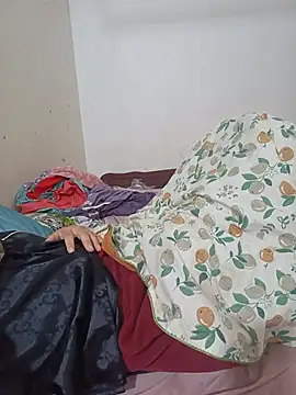 Linda-yiyi live cam on StripChat