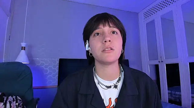 Tsuki_Maru live cam on StripChat