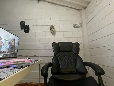 Max_TheHorseDick's live cam
