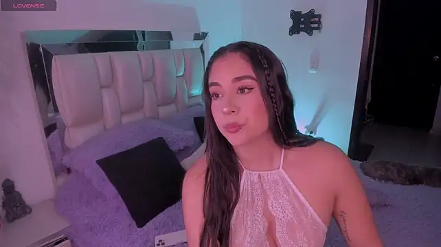 Sussy_Bell01 live cam on StripChat