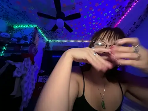 moan4mona live cam on StripChat