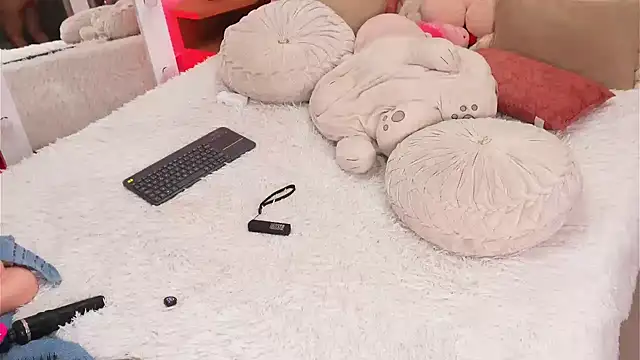milarousse11 live cam on StripChat