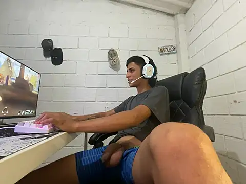 Max_TheHorseDick