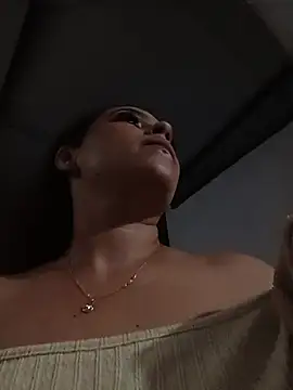 Mommy-Hot live cam on StripChat