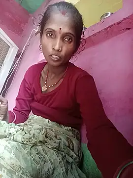Rinee_suwanee live cam on StripChat