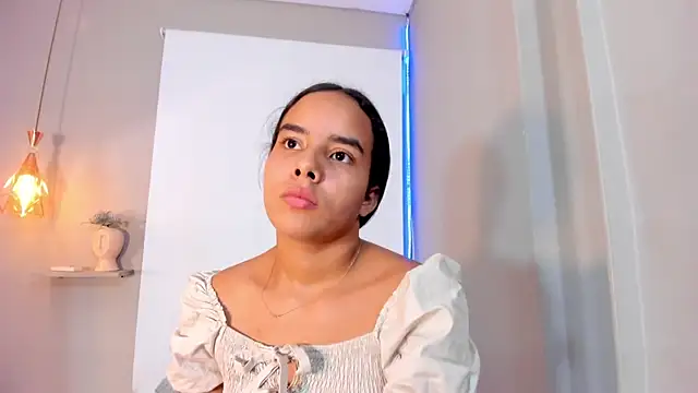 Roxy_Stonee live cam on StripChat