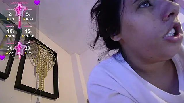 annarose19 live cam on StripChat